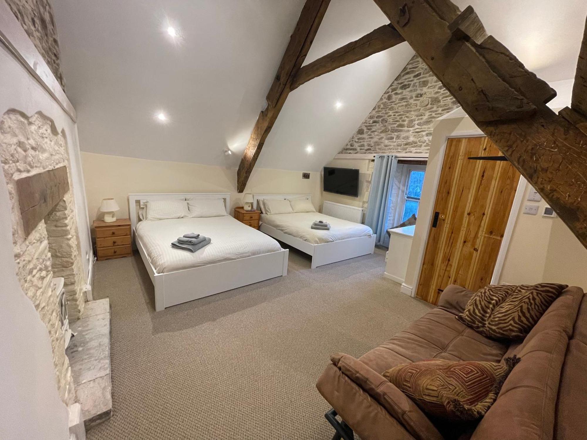 Large Historic Farmhouse In Rhondda Valley Perfect For Groups With Hot Tub Blaencwm Εξωτερικό φωτογραφία